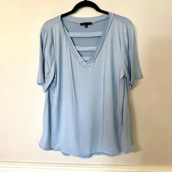 Boutique Short Sleeve Light Blue Split Lined V-Neck Casual Flowy Top Size XL GUC - Picture 2 of 5